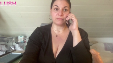 HornyMilfLeah  12-10-2021